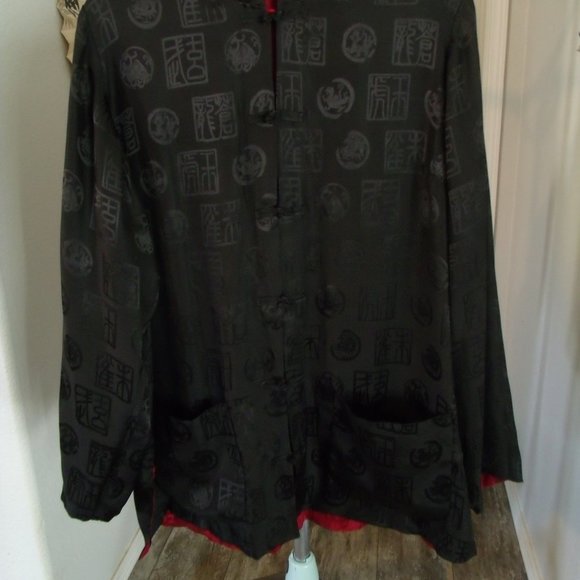 Large Black and Red Japanese Reversible Blouse - Picture 5 of 7